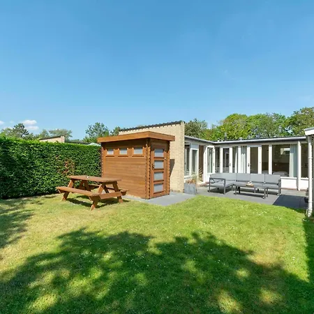 Сasa de vacaciones Contemporary With Garden *